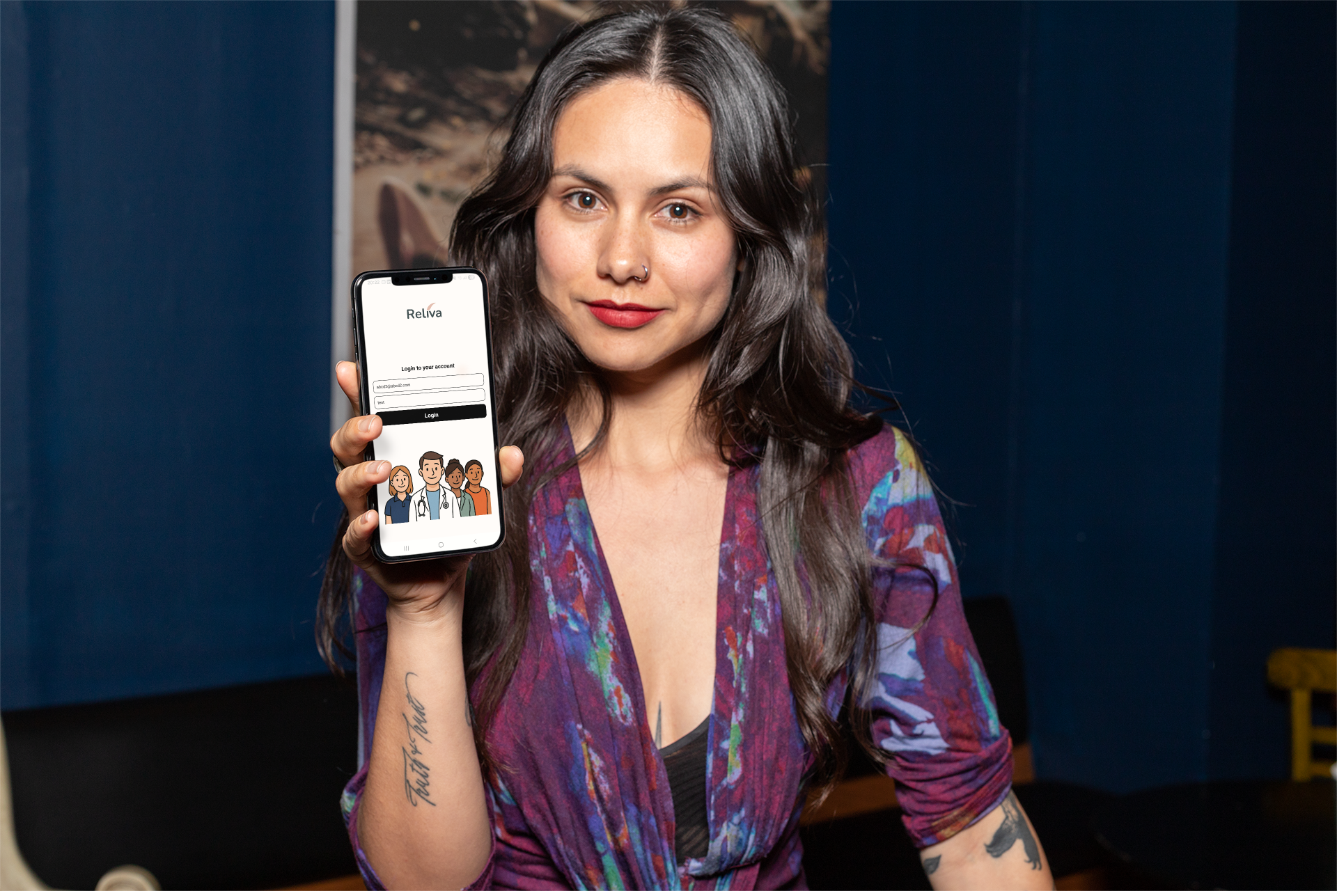 Person with Relivra app